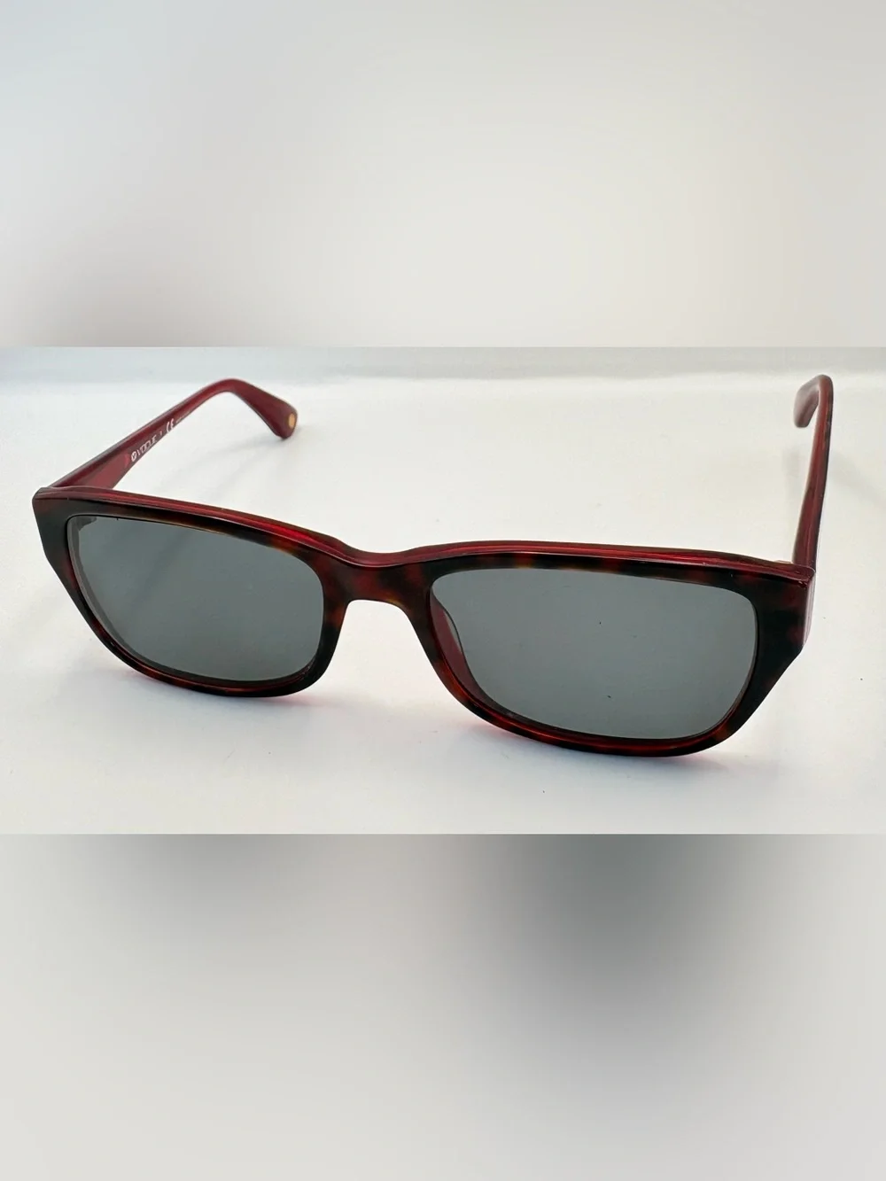 Vogue listing pair